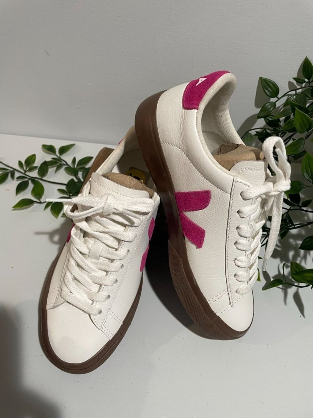Veja Women’s White & Pink Lace-Up Sneakers EU 36 US 5 Leather